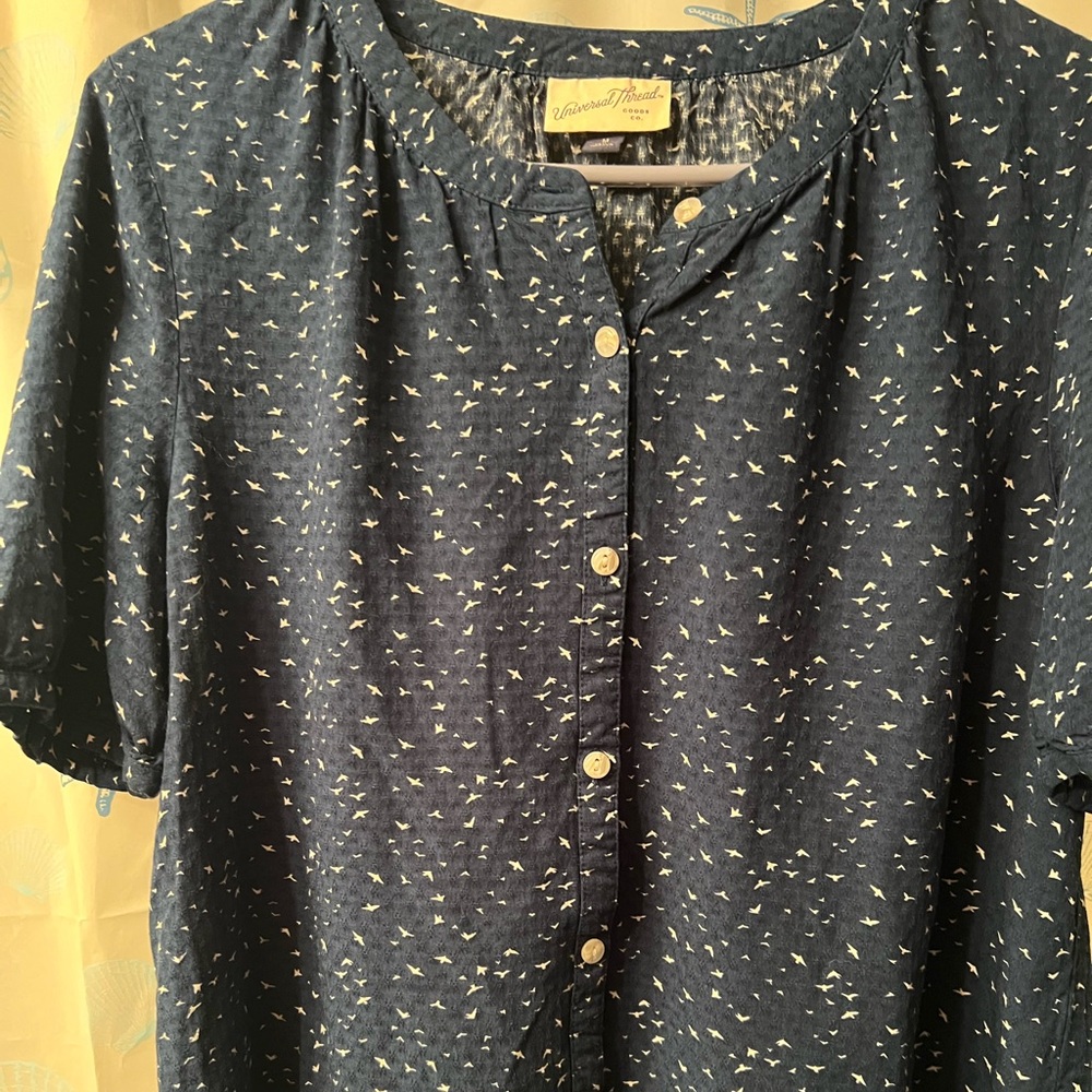 Universal Thread navy bird button up blouse size medium